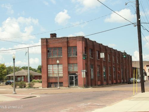 600 Main St, Greenwood, MS, 38930-5524 | Card Image