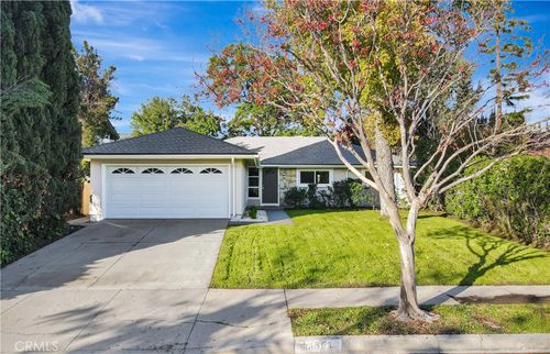 18807 Lassen, Northridge, CA, 91324 | Card Image