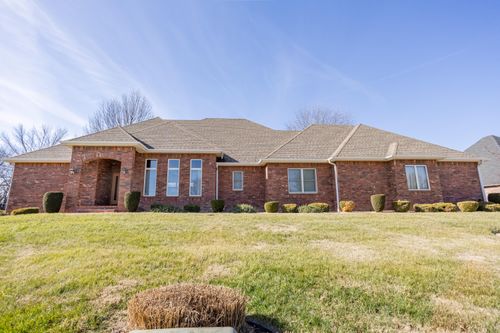 8326 Shinnecock Dr, Nixa, MO, 65714-7372 | Card Image