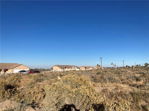 2 White Fox Trl, Phelan, CA, 92371 | Card Image