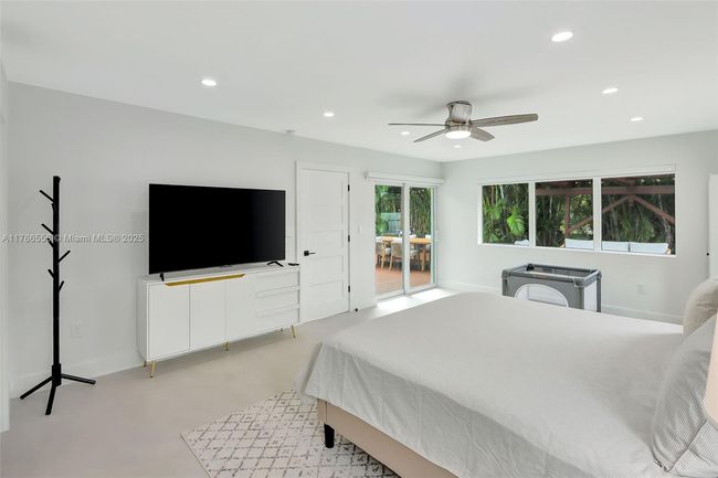 646 Ne 114 Th St, House other with 3 bedrooms, 2 bathrooms and null parking in Biscayne Park FL | Image 5