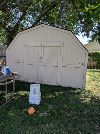 2705 E 16th Street, Home with 2 bedrooms, 1 bathrooms and null parking in Des Moines IA | Image 3