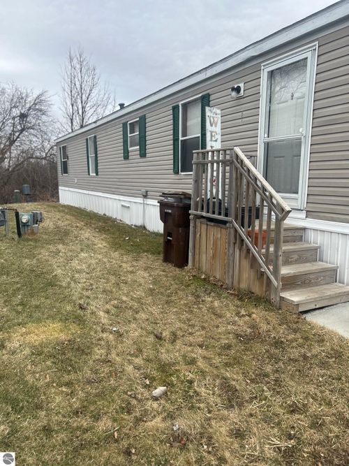 1029 Pebble Creek Dr, Mt Pleasant, MI, 48858-4551 | Card Image