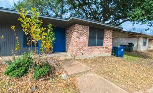 215 Yale Cir, College Station, TX, 77840-4635 | Card Image