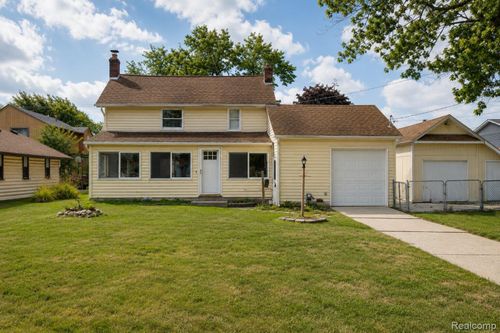 22464 Beach St, Saint Clair Shores, MI, 48081-2301 | Card Image
