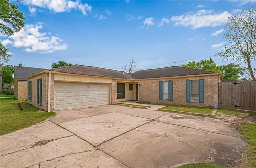 13731 Greenway Dr, Sugar Land, TX, 77498-2321 | Card Image