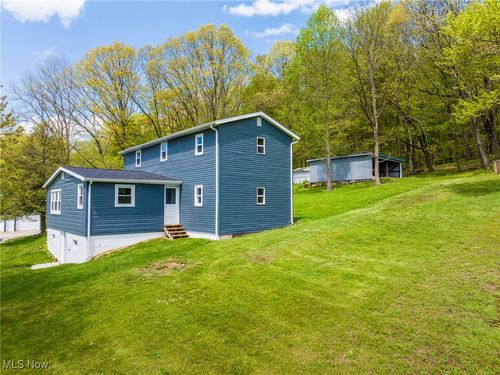 7592 Fort Laurens Rd Nw, Strasburg, OH, 44680-9049 | Card Image