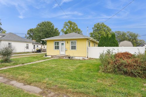 520 S Oak Park Ave, Colfax, IA, 50054-1728 | Card Image