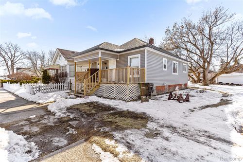 9365 Quincy St, Detroit, MI, 48204-5704 | Card Image