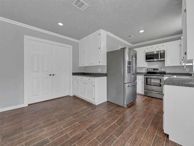 27015 Coach Light Ln, House other with 3 bedrooms, 2 bathrooms and null parking in New Caney TX | Image 9