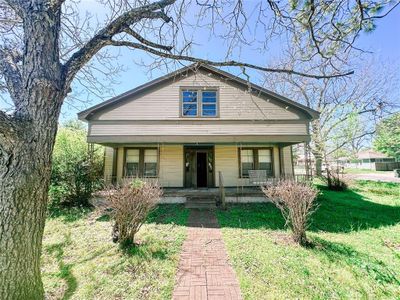 105 N College Street, House other with 2 bedrooms, 1 bathrooms and null parking in Weimar TX | Image 1