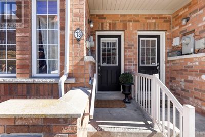 13 Philpott Gdns, Townhouse with 3 bedrooms, 3 bathrooms and 1 parking in Toronto ON | Image 3