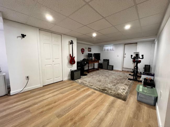 17 Rock Spring Rd, House other with 3 bedrooms, 3 bathrooms and null parking in Stamford CT | Image 18