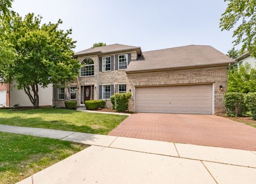 520 Carriage Way, South Elgin, IL, 60177-3291 | Card Image