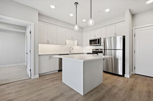 104-660 Shawnee Square Sw, Calgary, AB, T2Y2N6 | Card Image