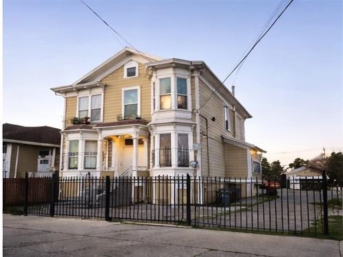874 Isabella St, Oakland, CA, 94607-3417 | Card Image