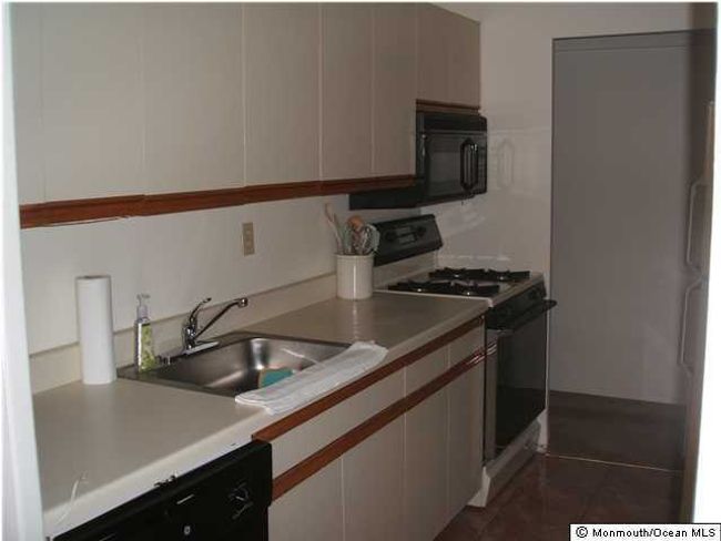 3D - 10 Ocean Blvd, Condo with 2 bedrooms, 2 bathrooms and null parking in Atlantic Highlands NJ | Image 5
