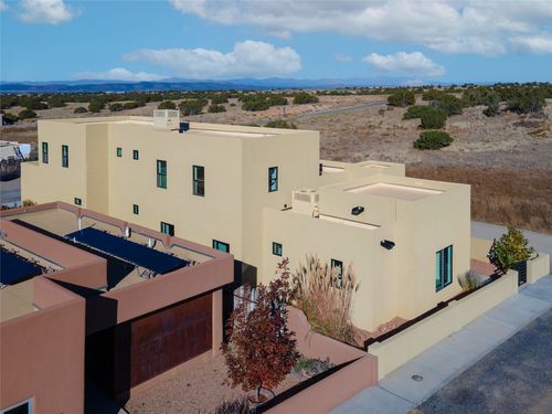 33 Blue Feather Rd, Santa Fe, NM, 87508-2101 | Card Image