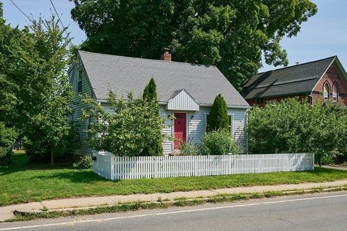 19 Finn St, Northampton, MA, 01060-2207 | Card Image
