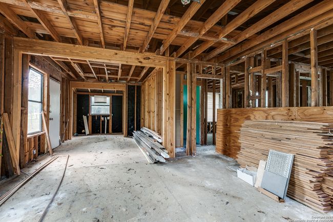 67 N 5 Th St, House other with 2 bedrooms, 1 bathrooms and null parking in Somerset TX | Image 4
