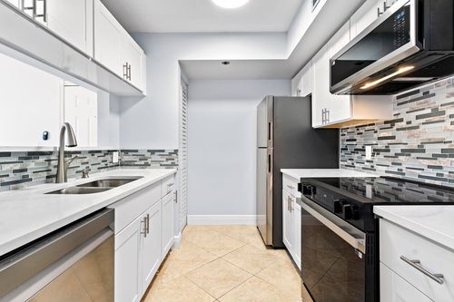 207-123 Yacht Club Way, Hypoluxo, FL, 33462-6083 | Card Image
