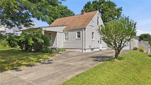 47 Renee Dr, Struthers, OH, 44471-1517 | Card Image
