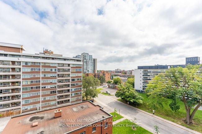 704 - 15 Elizabeth St N, Condo with 3 bedrooms, 2 bathrooms and null parking in Mississauga ON | Image 15