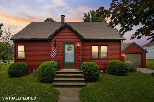 325 3rd St S, Coggon, IA, 52218-9419 | Card Image