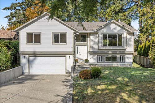 1024 Centre Cres, Qualicum Beach, BC, V9K2G6 | Card Image
