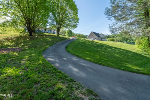 214 Wilson Ave, Elizabethton, TN, 37643-5210 | Card Image