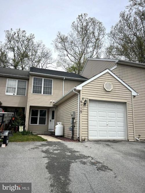 9115 Joyce Ln, Hummelstown, PA, 17036-8305 | Card Image