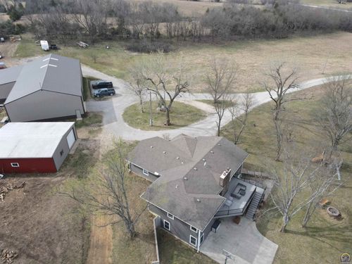 24298-24298 M Rd, Holton, KS, 66436-8302 | Card Image