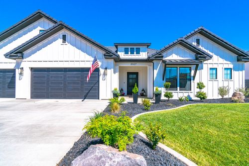 2027 S 3040 E, St. George, UT, 84790-2182 | Card Image