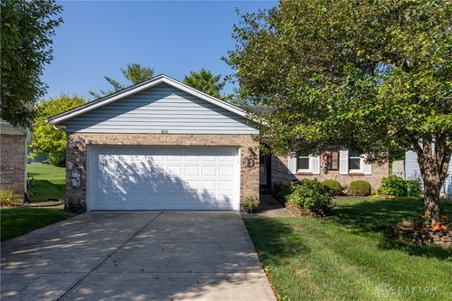 806 Spring Lake Cir, Enon, OH, 45323-9703 | Card Image
