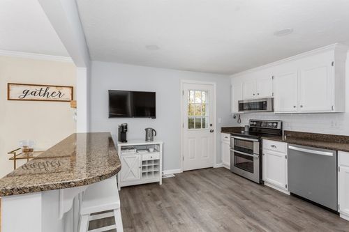 7 Glenwood Rd, Franklin, MA, 02038-1100 | Card Image