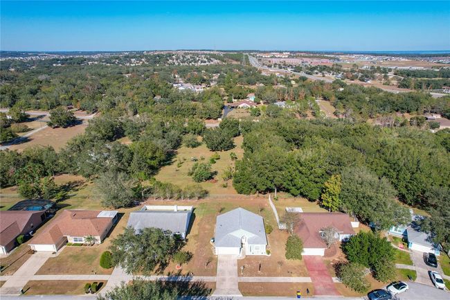 865 Scenic View Cir, House other with 3 bedrooms, 2 bathrooms and null parking in Minneola FL | Image 43