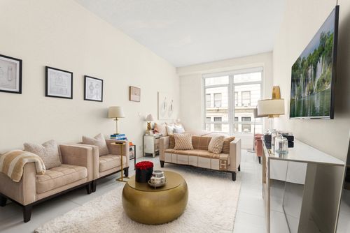 415-111 Fulton St, New York, NY, 10038-2747 | Card Image