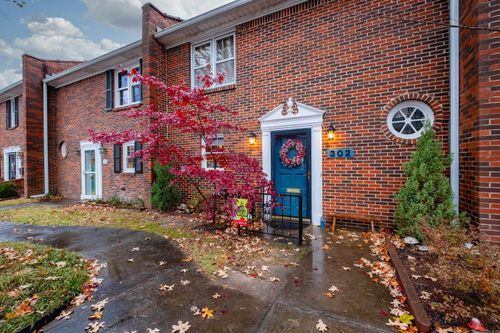 302 Cambridge Place Dr, Little Rock, AR, 72227-2106 | Card Image