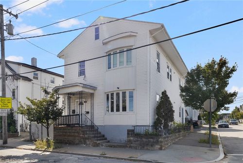 980 Chalkstone Ave, Providence, RI, 02908-4209 | Card Image