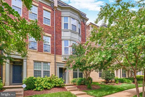336-866 Regents Sq, OXON HILL, MD, 20745-1187 | Card Image