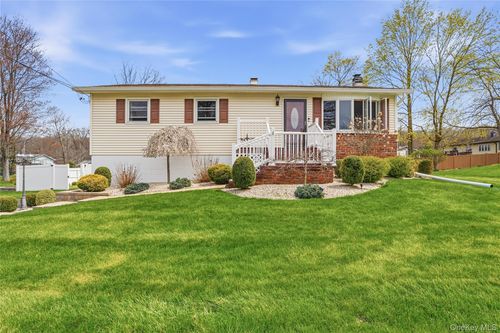 57 Robert Ln, Wappingers Falls, NY, 12590-3219 | Card Image