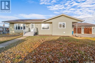 200 Prairie Ave, House other with 4 bedrooms, 4 bathrooms and null parking in Briercrest SK | Image 1