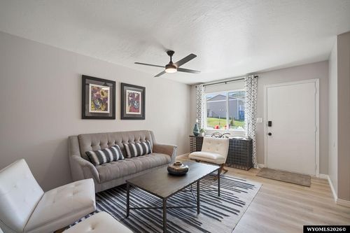 130 Hunt Ave, Evanston, WY, 82930-4910 | Card Image