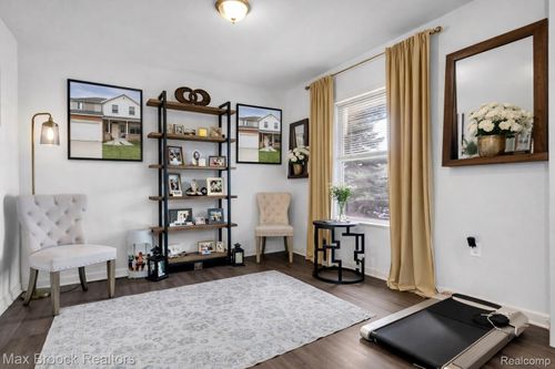 302 Shari St, Pontiac, MI, 48341-1058 | Card Image