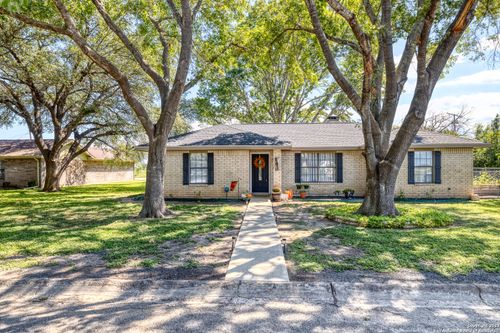 101 S Bluebonnet Dr, Uvalde, TX, 78801-6301 | Card Image