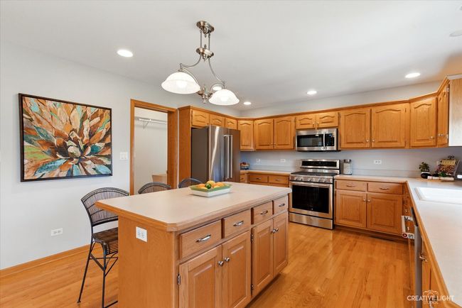 406 Camden Cir, House other with 4 bedrooms, 4 bathrooms and 3 parking in Oswego IL | Image 5
