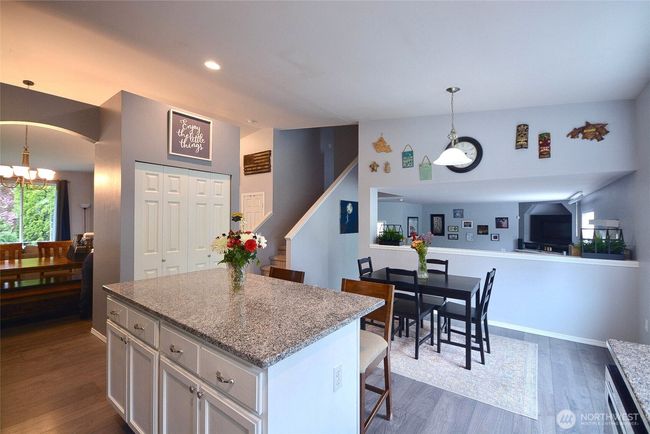 Breakfast nook area. | Image 9