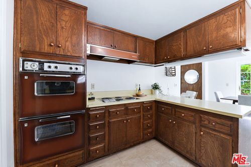 884 Boxthorn Ave, Newbury Park, CA, 91320-5332 | Card Image