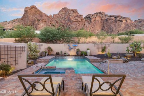 5984 N Echo Canyon Dr, Phoenix, AZ, 85018-1247 | Card Image