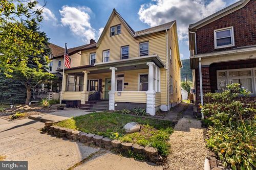 422 Lehigh Ave, Palmerton, PA, 18071-1913 | Card Image